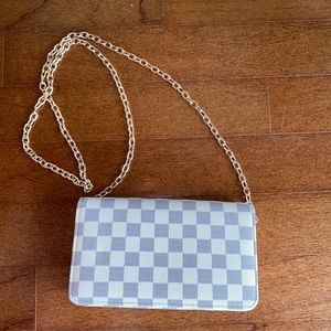 Crossbody with chain